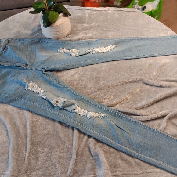 Distressed jeans - Picture 2 of 3